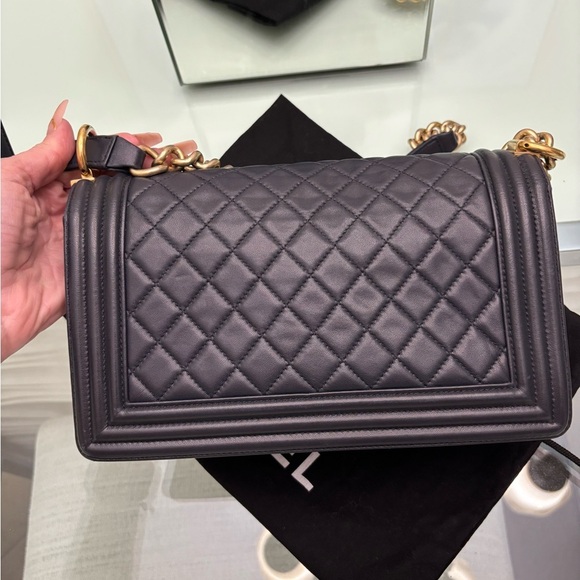 Authentic Chanel Caviar Quilted Médium Boy Flap Bag in Navy Blue - Picture 6 of 13